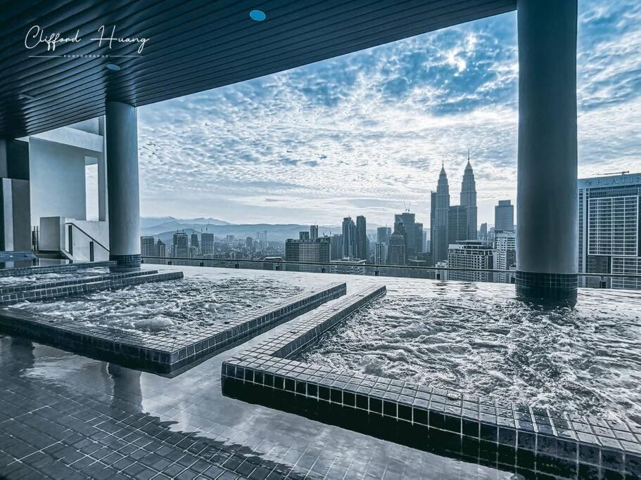 The Colony By Infinitum Best Pool View Klcc Trx Merdeka 118 Kl Tower Kuala Lumpur Extérieur photo